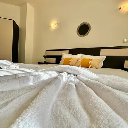 Вилла Menada Imperial Heights