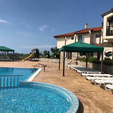 Menada Imperial Heights