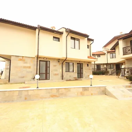 Menada Imperial Heights Villa