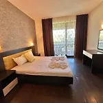 Menada Imperial Heights Vila *