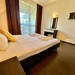 Menada Imperial Heights Vila *